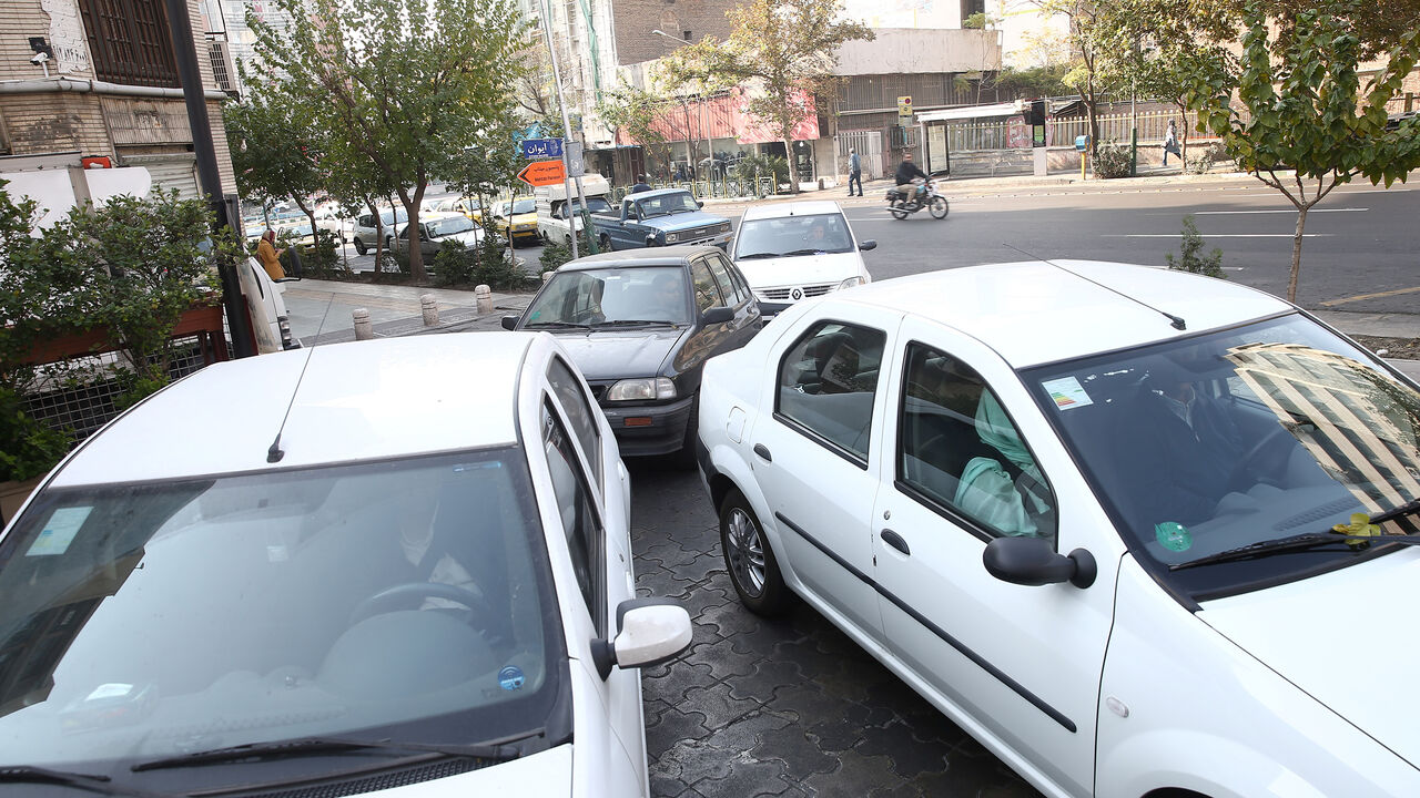 Cars queue at a petrol station, after fuel price increased in Tehran, Iran November 15, 2019. Nazanin Tabatabaee/WANA (West Asia News Agency) via REUTERS ATTENTION EDITORS - THIS IMAGE HAS BEEN SUPPLIED BY A THIRD PARTY - RC2LBD9HH69K