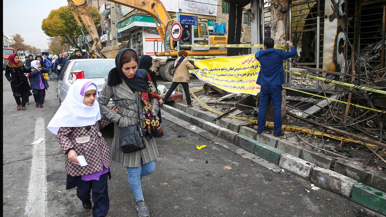 People walk near a burnt bank, after protests against increased fuel prices, in Tehran, Iran November 20, 2019. Picture taken November 20, 2019. Nazanin Tabatabaee/WANA (West Asia News Agency) via REUTERS ATTENTION EDITORS - THIS IMAGE HAS BEEN SUPPLIED BY A THIRD PARTY - RC2CGD9NYPCE