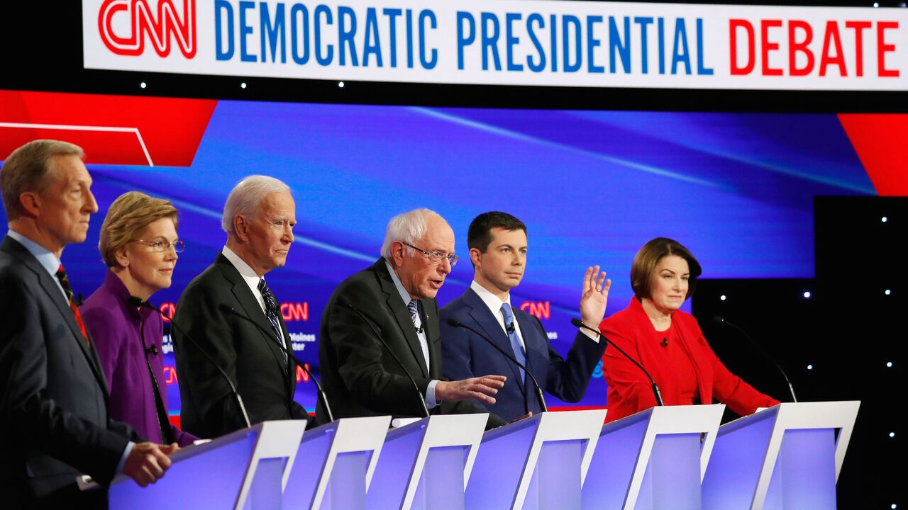 Democratic 2020 U.S. presidential candidates (L-R) billionaire activist Tom Steyer, Senator Elizabeth Warren (D-MA), former Vice President Joe Biden, Senator Bernie Sanders (I-VT), former South Bend Mayor Pete Buttigieg and Senator Amy Klobuchar (D-MN) participate in the seventh Democratic 2020 presidential debate at Drake University in Des Moines, Iowa, U.S., January 14, 2020. REUTERS/Shannon Stapleton - HP1EG1F09ANZZ