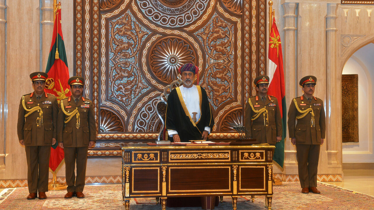 Sultan Haitham bin Tariq al-Said is sworn in before the royal family council in Muscat, Oman January 11, 2020.  REUTERS/Sultan Al Hasani     TPX IMAGES OF THE DAY - RC2MDE9MAR1J
