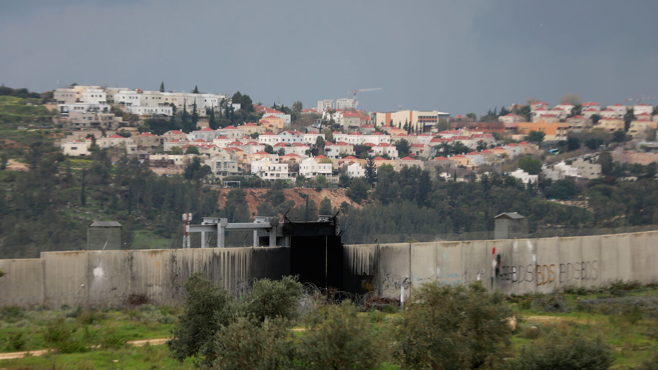 A view shows the Jewish settlement of Modiin Illit in the background and the Israeli barrier in the foreground in the village of Bilin, where a Friday anti-Israel weekly protest is held, as the area is seen empty of Palestinian demonstrators amid concerns of the spread of the coronavirus disease, in the Israeli-occupied West Bank March 20, 2020. REUTERS/Mohamad Torokman - RC2PNF9HQOZQ