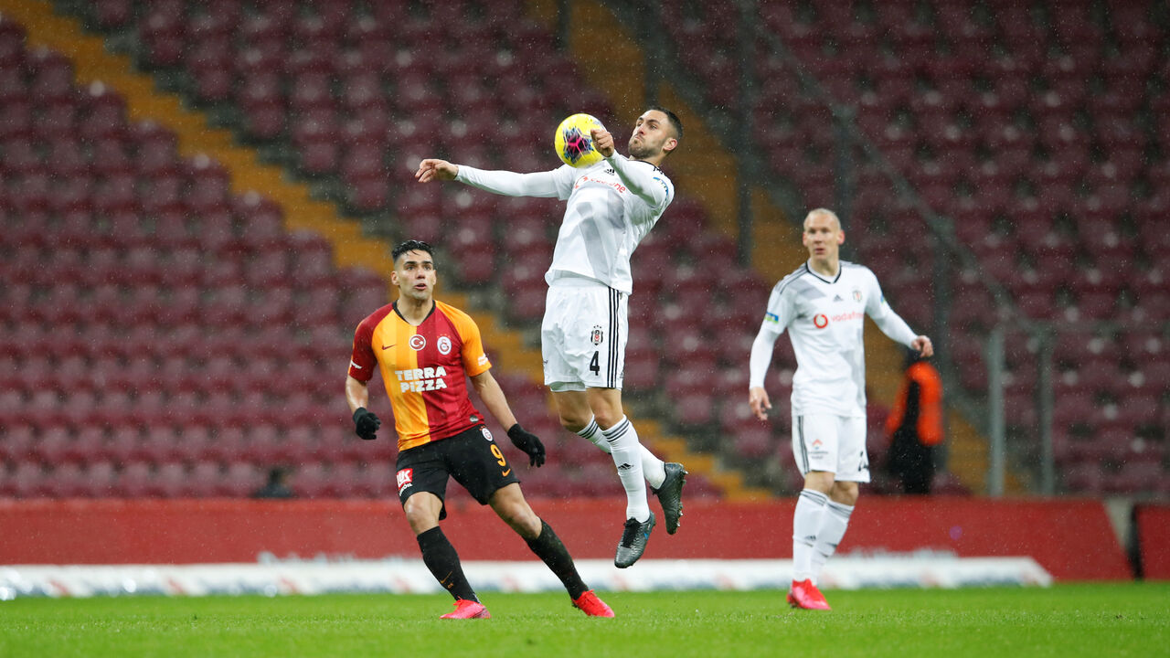 Soccer Football - Super Lig - Galatasaray v Besiktas - Turk Telekom Stadium, Istanbul, Turkey - March 15, 2020   Besiktas' Victor Ruiz in action as the match is played behind closed doors as the number of coronavirus cases grow around the world   REUTERS/Umit Bektas - RC2GKF9C7ZHA