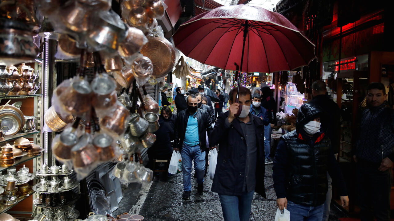 People wearing face masks shop at Eminonu district, amid the spread of the coronavirus disease (COVID-19), in Istanbul, Turkey, May 4, 2020. REUTERS/Umit Bektas - RC2PHG9O2XF1
