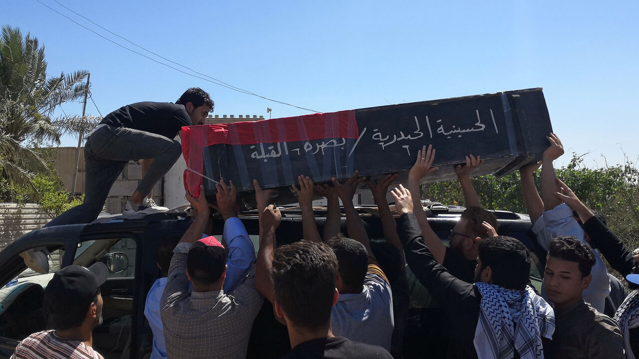 Mourners carry the coffin of an Iraqi demonstrator, who was killed during ongoing anti-government protests in Basra, Iraq May 11, 2020. REUTERS/Stringer - RC2DMG92E3JK