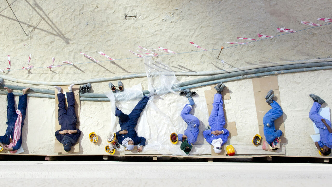 Foreign workers take a break during lunch at a  building site in Kuwait City October 21,2013. REUTERS/Stephanie McGehee (KUWAIT - Tags: BUSINESS EMPLOYMENT CONSTRUCTION SOCIETY) - GM1E9AL1H0M01