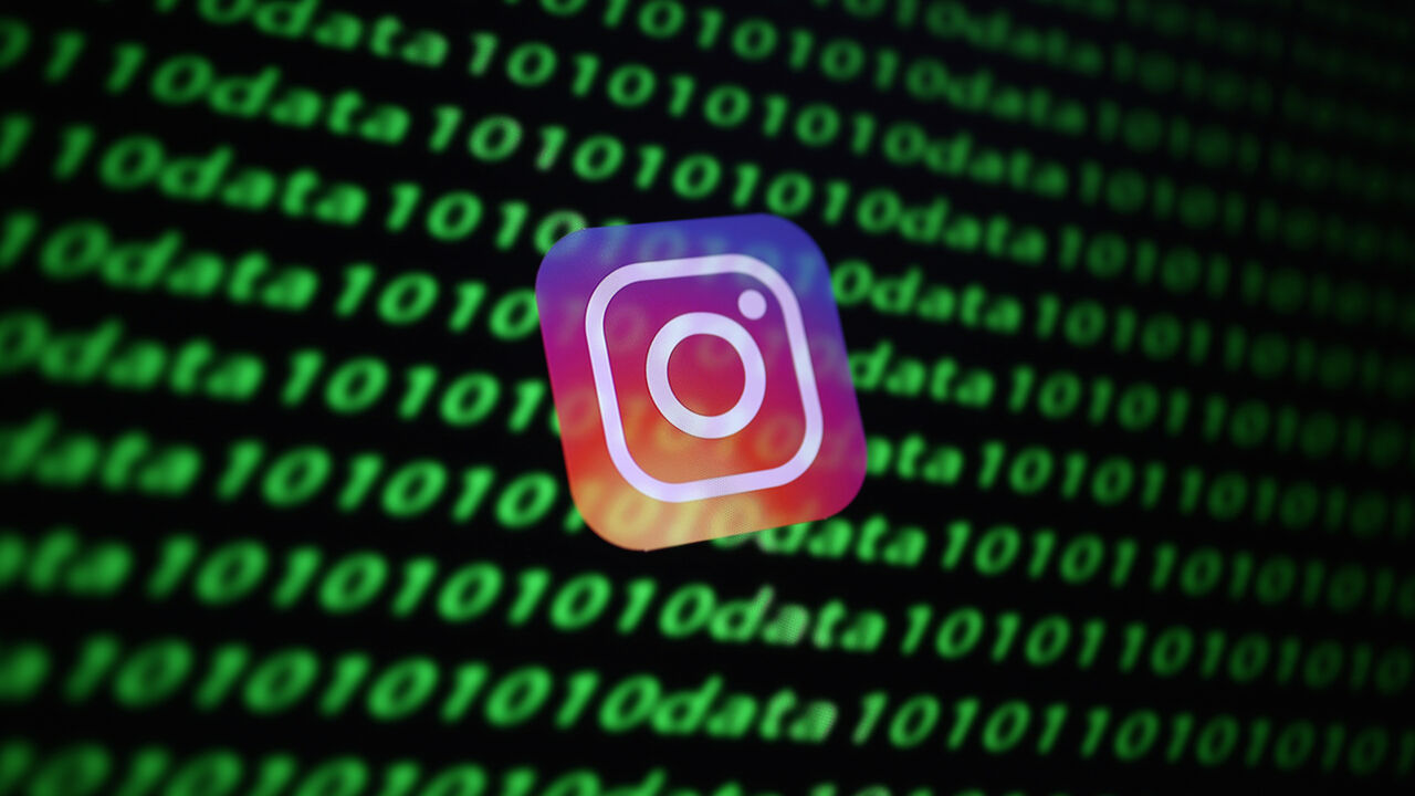 The Instagram logo and binary cyber codes are seen in this illustration taken November 26, 2019. REUTERS/Dado Ruvic/Illustration - RC20JD9467G4