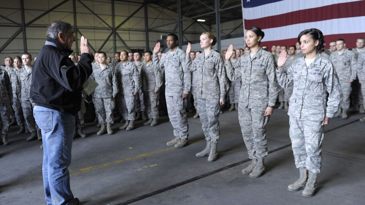 US Defense Secretary Leon Panetta (L) performs a swearing-in ceremony to re-enlist four troops during his visit to Incirlik Air Base, Turkey, on December 14, 2012. The United States will deploy two Patriot missile batteries to Turkey along with 400 troops to help defend its ally against potential threats from neighbouring Syria, US officials said on December 14.   AFP PHOTO / POOL / Susan Walsh        (Photo credit should read SUSAN WALSH/AFP via Getty Images)