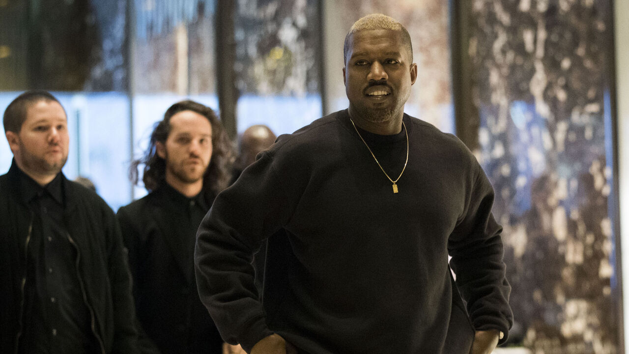 NEW YORK, NY - DECEMBER 13: Kanye West arrives at Trump Tower, December 13, 2016 in New York City. President-elect Donald Trump and his transition team are in the process of filling cabinet and other high level positions for the new administration. (Photo by Drew Angerer/Getty Images)