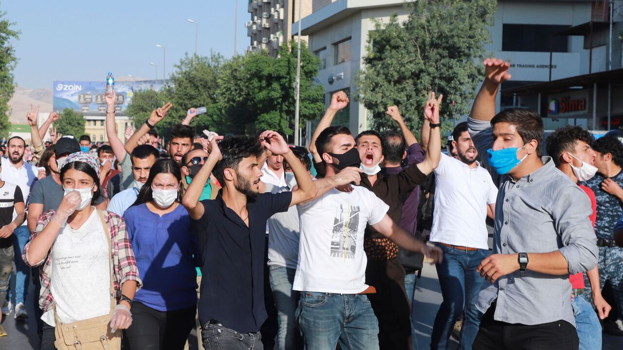 Iraqi kurds, some of them wearing protective masks due to COVID-19, march during a demonstration to denounce the Turkish assault in northern Iraq, in Sulaimaniyah city, in the Kurdish autonomous region of northern Iraq, on June 18, 2020. - Turkey launched a rare ground assault into northern Iraq on June 17, deploying special forces against rebels from the Kurdistan Workers' Party (PKK) which is blacklisted by Ankara as a "terrorist" group. Baghdad demanded Ankara immediately halt its assault in northern Ira