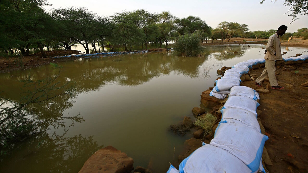 A worker with the Sudanese antiquities authority lines a stone wall with sandbags to mitigate flood water damage to a structure in the ancient royal city at the archaeological site of Meroe, in the River Nile State's al-Bajrawia area, 200Km north of the capital, on September 9, 2020. - The ancient complex of Meroe, capital of the powerful Meroitic Empire lasting from 350 BCE to 350 CE, extends over 1500 Km in the Nile valley. It is composed of the necropolis of Kushite royalty with its renowned pyramids, as
