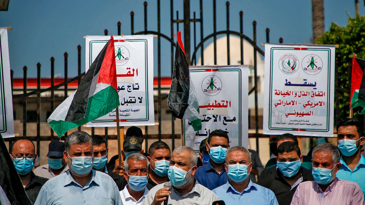 Demonstrators, mask-clad due to the COVID-19 coronavirus pandemic, attend a protest against the United Arab Emirates' and Bahrain's decisions to normalise relations with Israel, in Gaza City on September 15, 2020. - Palestinian leaders had earlier called for demonstrations against the "shameful" deals the United Arab Emirates and Bahrain are set to sign with Israel. Officials from both Gulf states are due to attend a ceremony at the White House on September 15 to formalise ties with Israel, prompting Palest