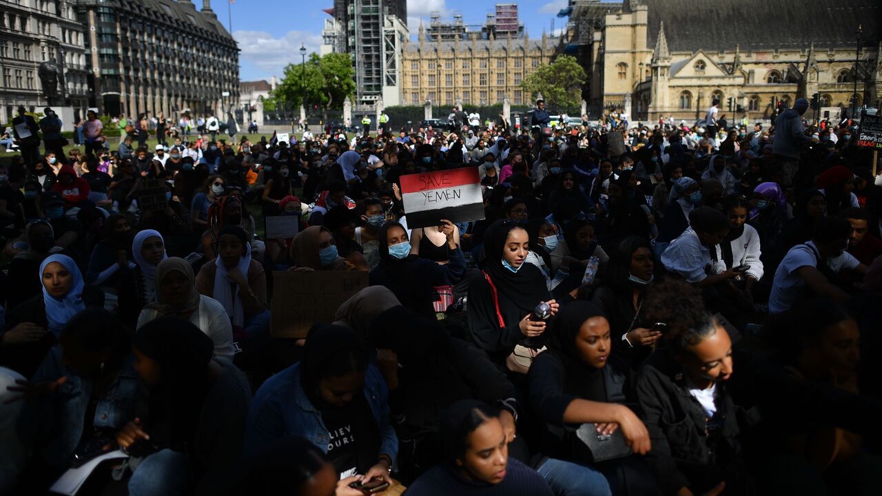 Protesters with Yemeni flags protest in Parliament Square in London on July 5, 2020, against the continued conflict in Yemen at the same time that supporters of the Black Lives Matter movement listen to speeches in a further action in the aftermath of the death of unarmed black man George Floyd in police custody in the US. - Yemen has been locked in conflict since the Huthis took control of Sanaa in 2014 and went on to seize much of the north. The crisis escalated when the Saudi-led coalition intervened the