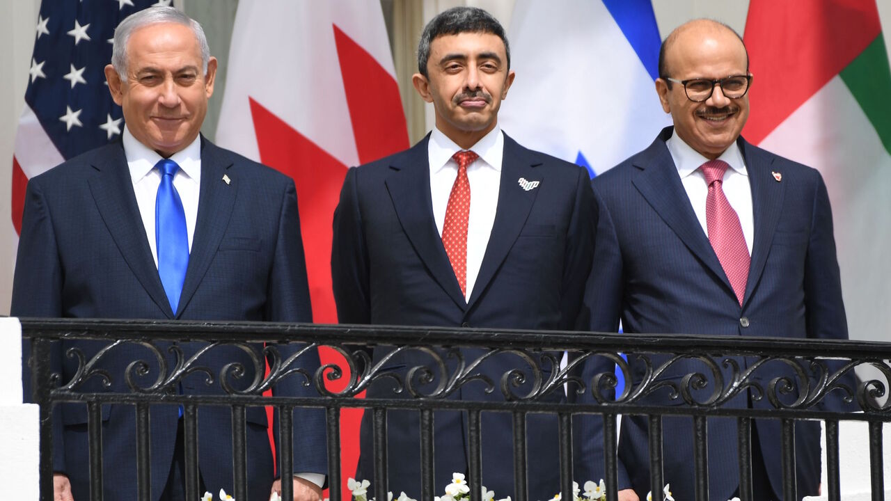 (L-R)Israeli Prime Minister Benjamin Netanyahu,UAE Foreign Minister Abdullah bin Zayed Al-Nahyan and Bahrain Foreign Minister Abdullatif al-Zayani pose before they participate in the signing of the Abraham Accords where the countries of Bahrain and the United Arab Emirates recognize Israel, on the South Lawn of the White House in Washington, DC, September 15, 2020. - Israeli Prime Minister Benjamin Netanyahu and the foreign ministers of Bahrain and the United Arab Emirates arrived September 15, 2020 at the 
