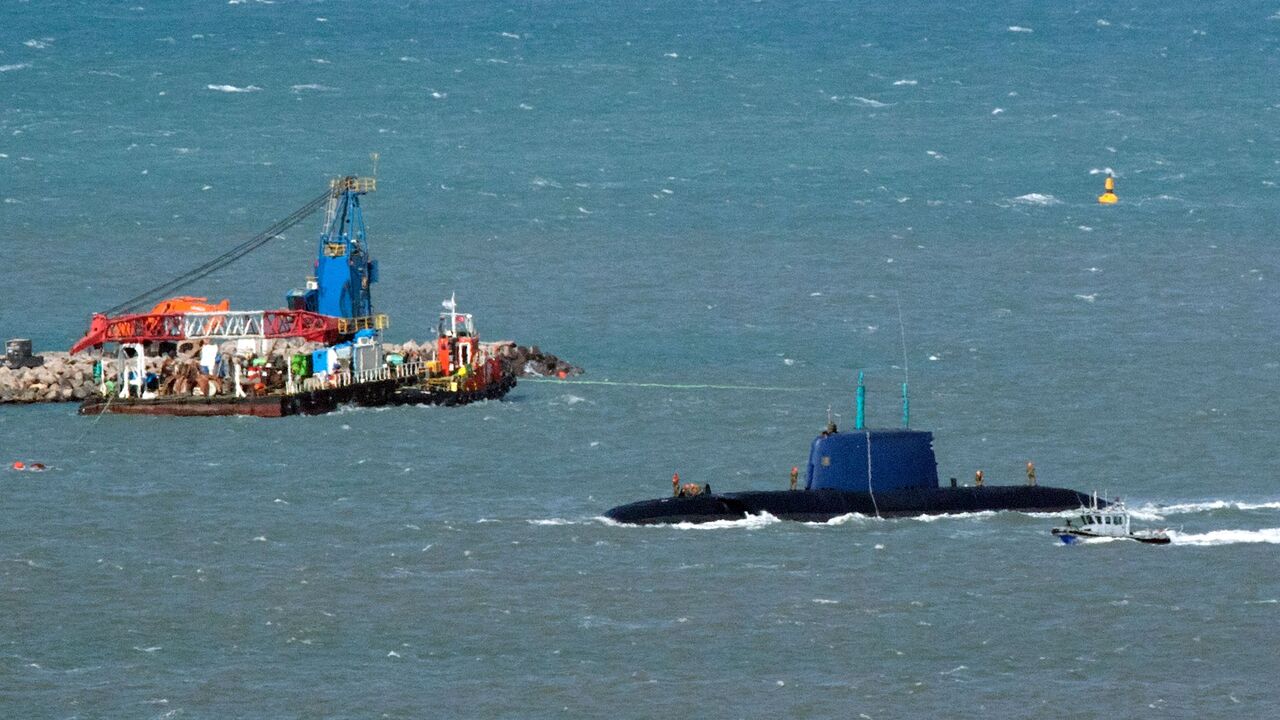 A picture taken on November 22, 2016 shows an Israeli army Dolphin-class submarine sailing at Israel's Naval port in the Mediterranean city of Haifa. / AFP / JACK GUEZ        (Photo credit should read JACK GUEZ/AFP via Getty Images)