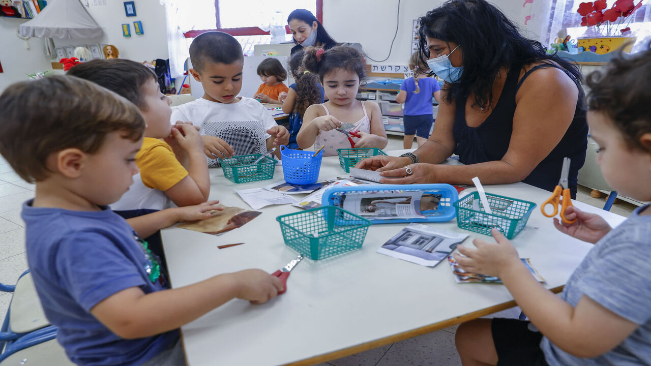 Israeli children take part in activities at a kindergarten in the central city of Shoham, on October 18, 2020. - Israel started cautiously emerging from a second coronavirus lockdown after a month of tight restrictions, with the re-opening of preschools, kindergartens, beaches and national parks, as numbers of new infections recede. (Photo by JACK GUEZ / AFP) (Photo by JACK GUEZ/AFP via Getty Images)