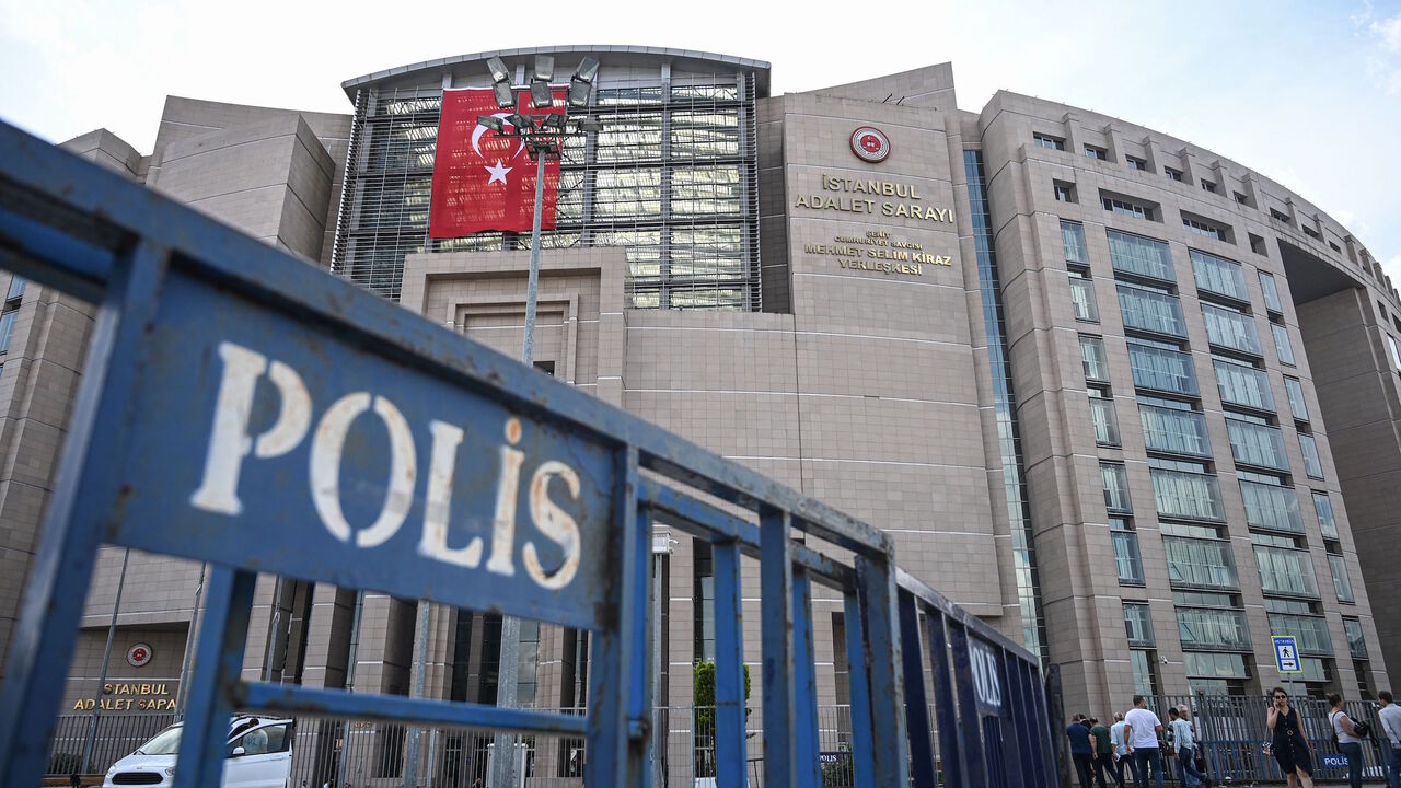 Istanbul's courthouse is surrounded by police fences during the trial of Erol Onderoglu, the representative of Reporters Without Borders, on July 17, 2019. - Erol Onderoglu, the representative of Reporters Without Borders (RWB) in Turkey, and two other Turkish journalists are prosecuted for supporting pro-Kurdish newspaper "Ozgur Gundem". They risk up to 14,5 years in prison. (Photo by Ozan KOSE / AFP) (Photo by OZAN KOSE/AFP via Getty Images)