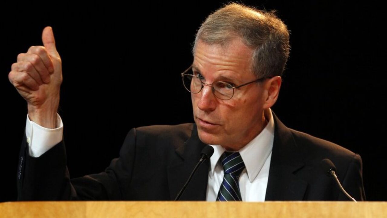 U.S. Ambassador to Syria Robert Ford speaks after receiving a 2012 John F. Kennedy Profile in Courage award during ceremonies at the John F. Kennedy Library in Boston, Massachusetts May 7, 2012.   REUTERS/Brian Snyder    (UNITED STATES - Tags: POLITICS) - RTR31QJZ