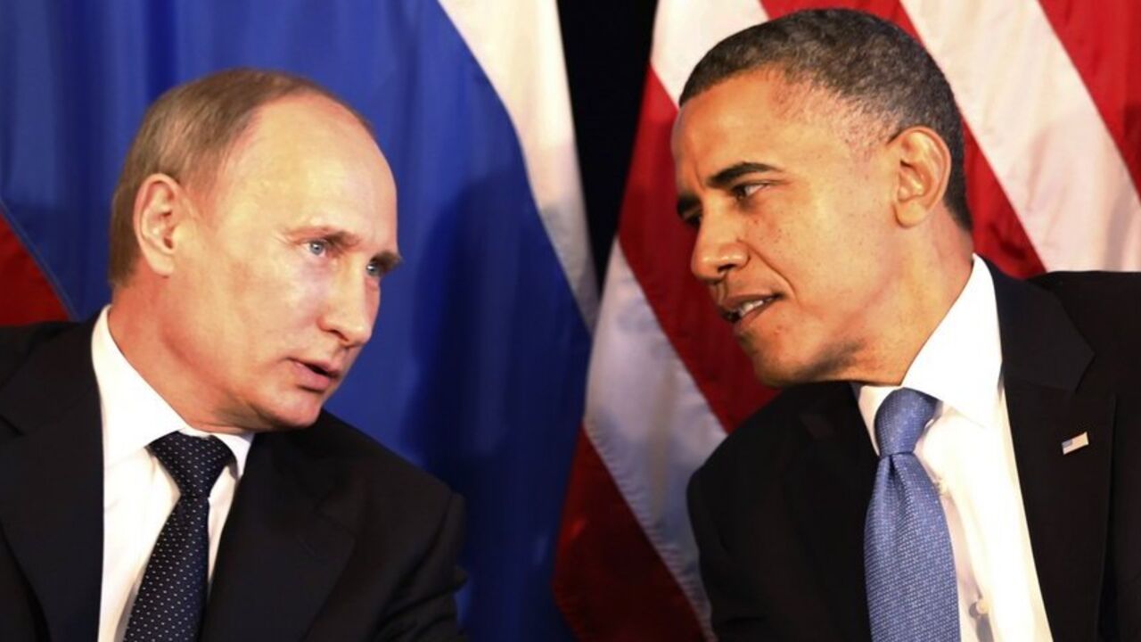 U.S. President Barack Obama meets with Russia's President Vladimir Putin in Los Cabos, Mexico, June 18, 2012. The leaders are in Los Cabos to attend the G20 summit.       REUTERS/Jason Reed   (MEXICO - Tags: POLITICS) - RTR33TZM