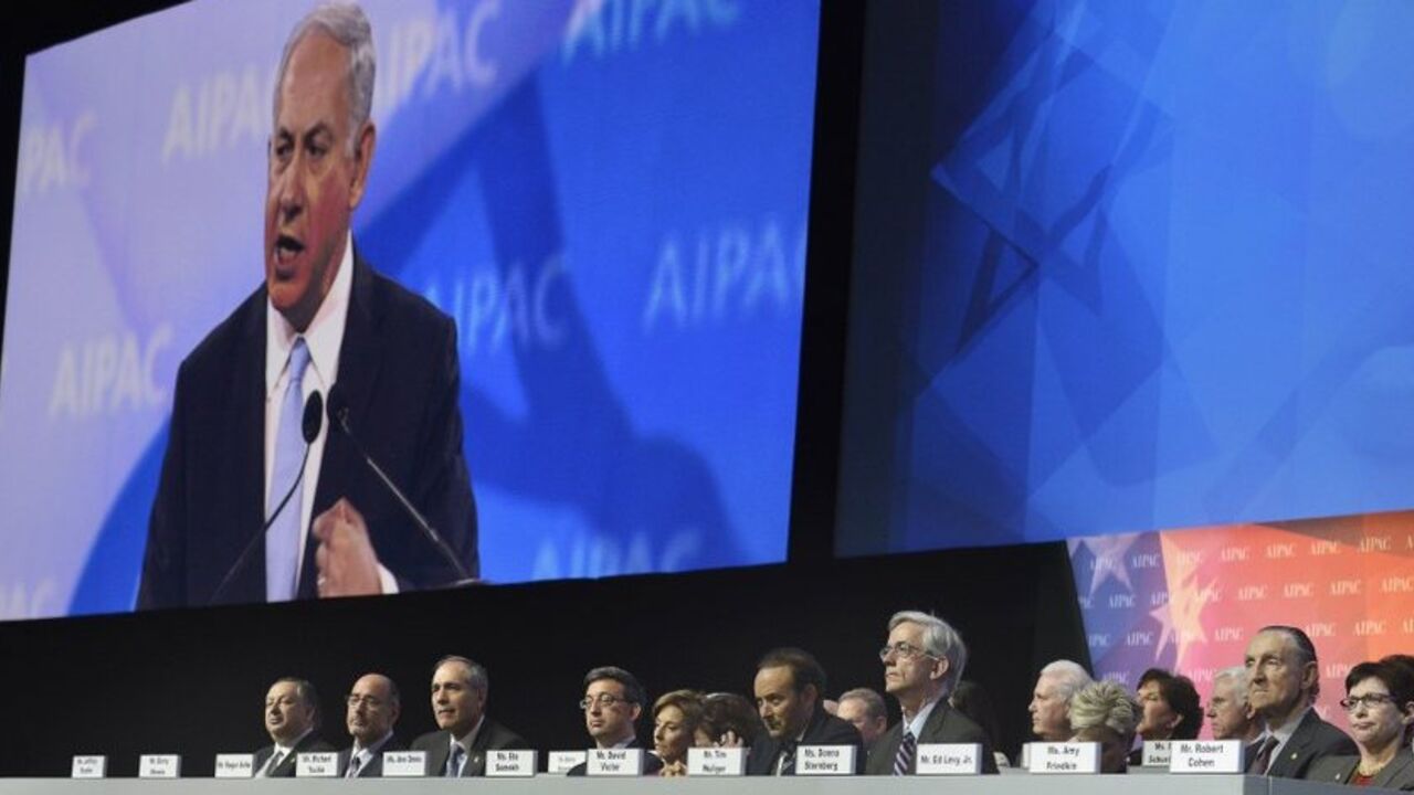 Israeli Prime Minister Benjamin Netanyahu (on the monitor) addresses the American Israel Public Affairs Committee (AIPAC), as board members listen, in Washington, March 4, 2014. Netanyahu urged world powers on Tuesday not to allow Iran to retain the ability to enrich uranium, saying it must be stripped of all nuclear technologies with bomb-making potential. REUTERS/Mike Theiler (UNITED STATES - Tags: POLITICS) - RTR3G175