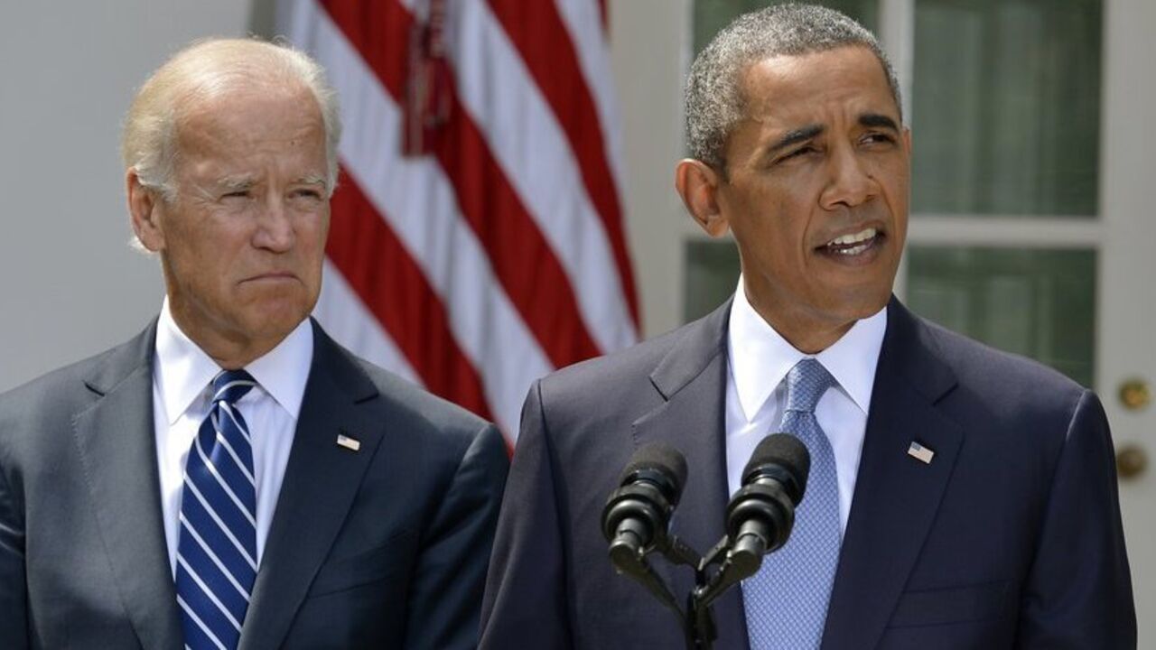 U.S. President Barack Obama speaks about Syria next to Vice President Joe Biden (L) at the Rose Garden of the White House August 31, 2013, in Washington. Obama said on Saturday he had decided the United States should strike Syrian government targets in response to a deadly chemical weapons attack, but said he would seek a congressional vote for any military action.        REUTERS/Mike Theiler (UNITED STATES - Tags: POLITICS) - RTX132WE