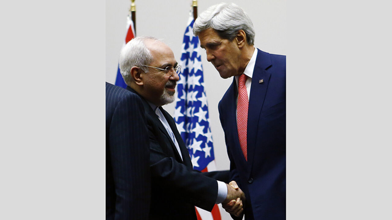 U.S. Secretary of State John Kerry (R) shakes hands with Iranian Foreign Minister Mohammad Javad Zarif after a ceremony at the United Nations in Geneva November 24, 2013. Iran and six world powers reached a breakthrough agreement early on Sunday to curb Tehran's nuclear programme in exchange for limited sanctions relief, in a first step towards resolving a dangerous decade-old standoff. REUTERS/Denis Balibouse (SWITZERLAND - Tags: POLITICS ENERGY) - RTX15QLU