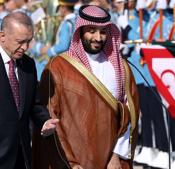 Turkish President Recep Tayyip Erdogan (L) gestures as he welcomes Crown Prince of Saudi Arabia Mohammed bin Salman (R) during an official ceremony at the Presidential Complex in Ankara, on June 22, 2022.