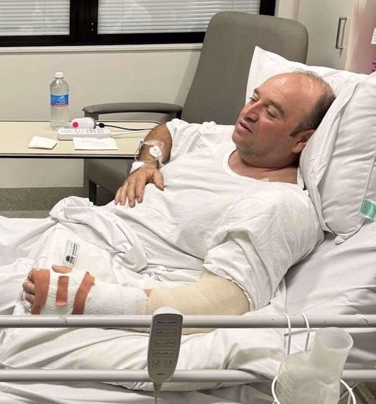 New South Wales Premier Chris Minns meets with Ahmed al-Ahmed in the hospital on Dec. 15, 2025.