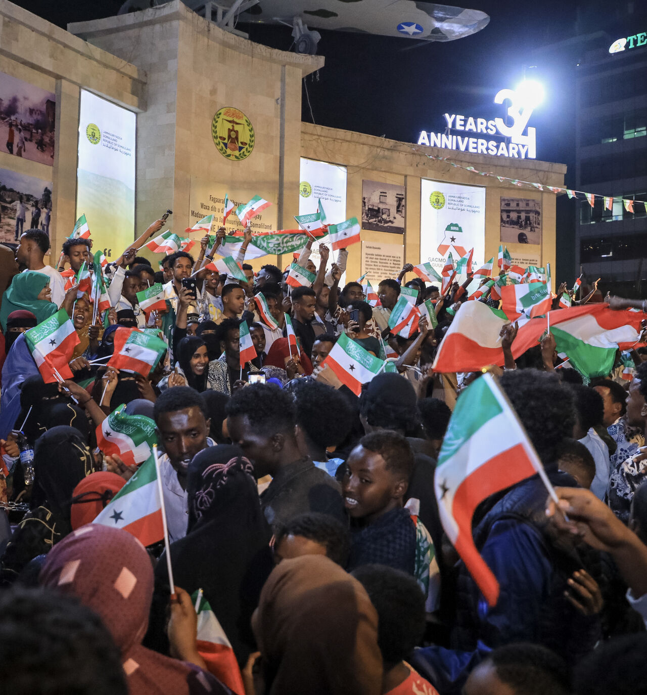 Residents wave Somaliland flags as they gather to celebrate Israel's announcement recognizing Somaliland's statehood in downtown Hargeisa, on Dec. 26, 2025. 