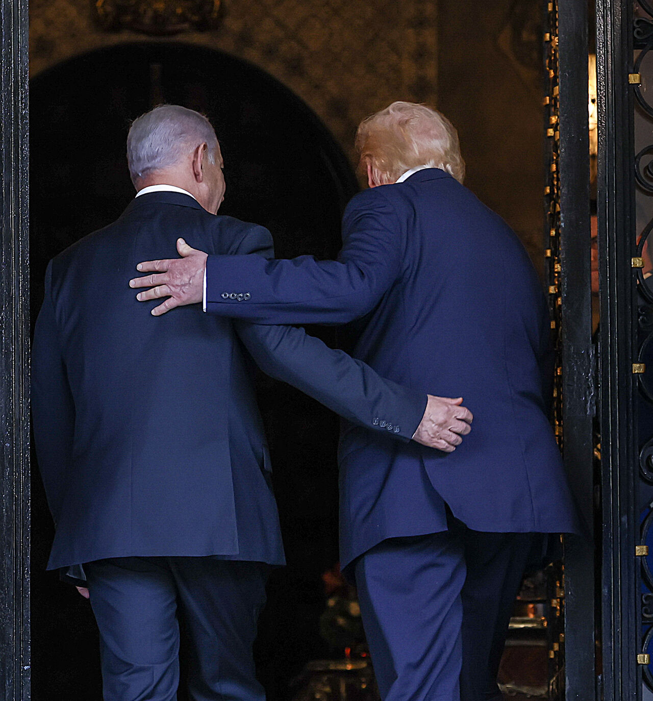 PALM BEACH, FLORIDA - DECEMBER 29: (EDITOR'S NOTE: Alternate crop) U.S. President Donald Trump welcomes Israeli Prime Minister Benjamin Netanyahu to his Mar-a-Lago club on December 29, 2025 in Palm Beach, Florida. The two leaders are scheduled to hold a bilateral meeting to discuss regional security in the Middle East as well as the U.S.-Israel partnership. (Photo by Joe Raedle/Getty Images)
