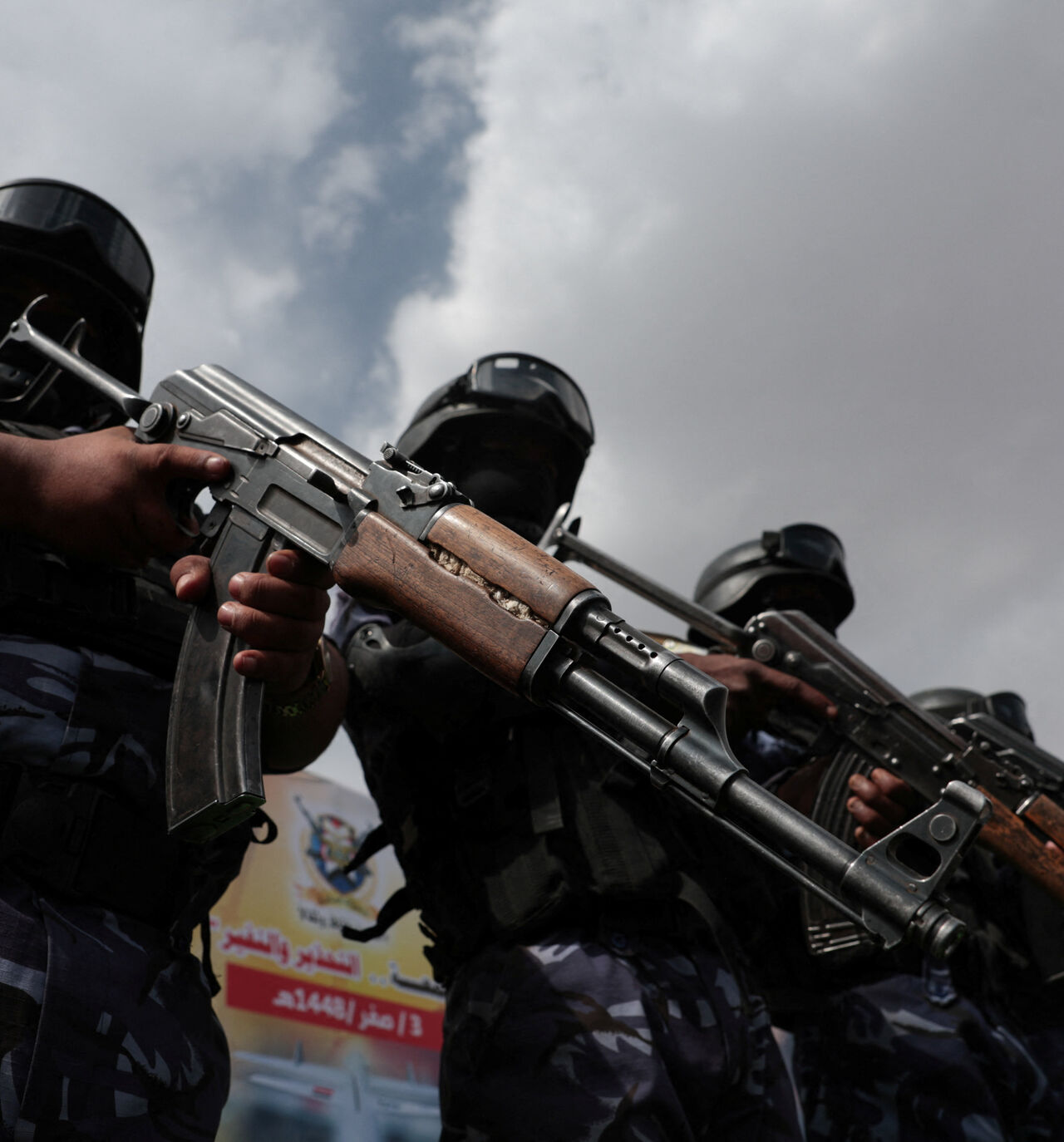 FILE PHOTO: Members of Houthi security force stand guard as Houthi supporters rally against the Saudi-led coalition's restrictions on Houthi-controlled areas, which the group describes as a blockade, in Sanaa, Yemen, July 17, 2026. REUTERS/Khaled Abdullah/ File Photo
