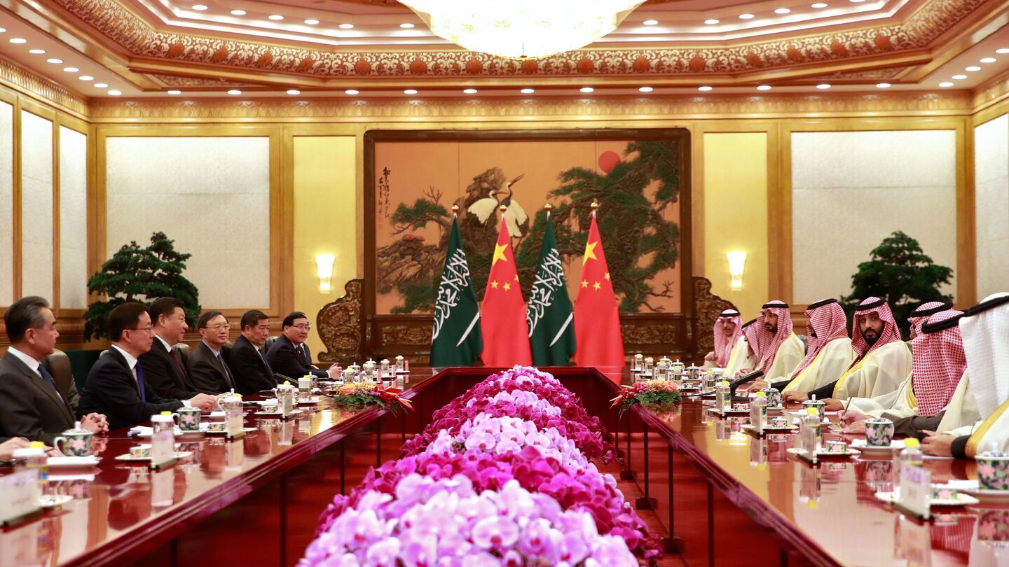 Saudi Crown Prince Mohammed bin Salman (4th R) attends a meeting with Chinese President Xi Jinping (3rd L) at the Great Hall of the People in Beijing on February 22, 2019. (Photo by HOW HWEE YOUNG / POOL / AFP) (Photo credit should read HOW HWEE YOUNG/AFP via Getty Images)