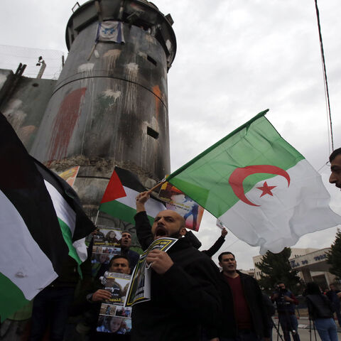 Palestinian protesters chant slogans and wave the national flag and the Algerian flag during a demonstration in Bethlehem, following the weekly Muslim Friday prayers, West Bank, Dec. 29, 2017.