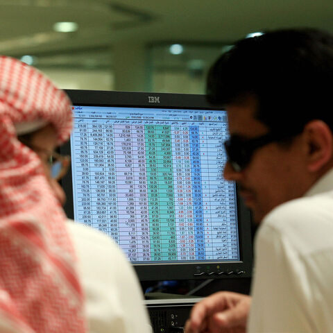 Saudi traders work at a bank in Riyadh on March 19, 2008. Asian stocks soared today after a big bounce on Wall Street as the US Federal Reserve slashed interest rates in a bid to contain a spiraling financial crisis and risk of recession. (Photo credit should read HASSAN AMMAR/AFP via Getty Images)