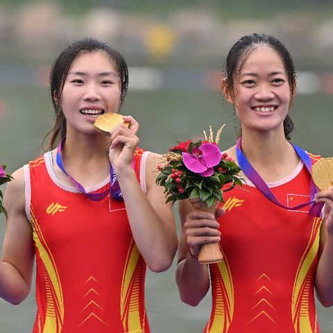Gold medallists Zou Jiaqi and Qiu Xiuping of China celebrate their win