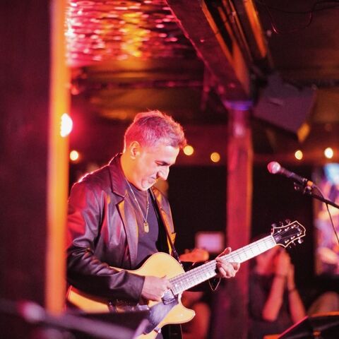 Arash Sobhani performing in Amsterdam on Oct. 25. 2025.