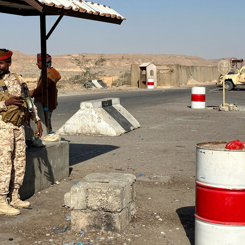 A government soldier stands at a checkpoint outside a military base in the Arabian Sea port city of Mukalla, as the Saudi-backed, internationally recognized government said it had retaken control of the key eastern port and capital of Hadramout province, from the southern separatists, Yemen January 4, 2026. REUTERS/Stringer