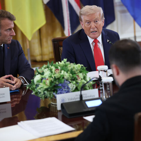 WASHINGTON, DC - AUGUST 18: U.S. President Donald Trump speaks during a meeting with Ukrainian President Volodymyr Zelensky (R), French President Emmanuel Macron (L), and European leaders at the White House on August 18, 2025 in Washington, DC. President Trump hosted President Zelensky at the White House for a bilateral meeting and an expanded meeting with European leaders to discuss a peace deal between Russia and Ukraine. (Photo by Win McNamee/Getty Images)
