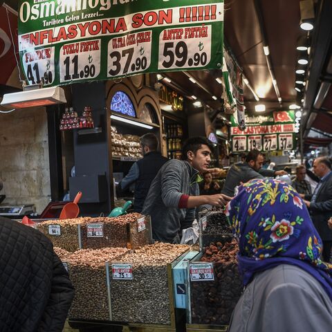 Vendors sell dry food as people shop by a banner reading " No to Inflation" near the New Mosque area in Istanbul's Eminonu district on Nov. 6, 2018. 