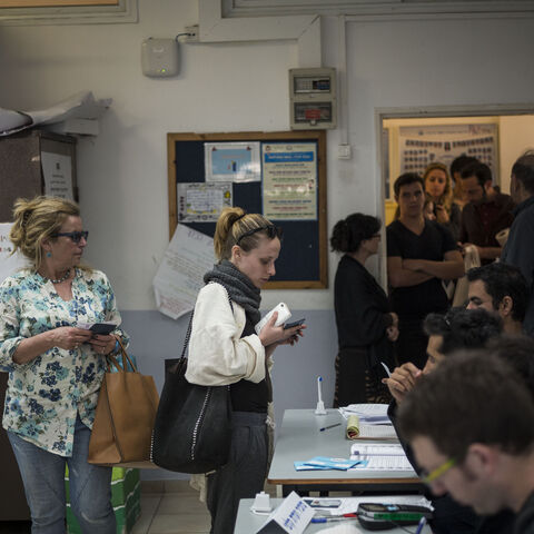 Israelis turn out to cast their ballots on election day for the 20th Knesset on March 17, 2015 in Tel Aviv, Israel. 