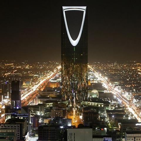 The Kingdom Tower stands in the night above the Saudi capital Riyadh November 16, 2007.  REUTERS/Ali Jarekji  (SAUDI ARABIA)