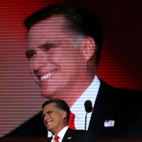 Republican presidential nominee Mitt Romney smiles as he arrives onstage to accept the nomination during the final session of the Republican National Convention in Tampa, Florida, August 30, 2012.  REUTERS/Adrees Latif (UNITED STATES  - Tags: ELECTIONS POLITICS)
