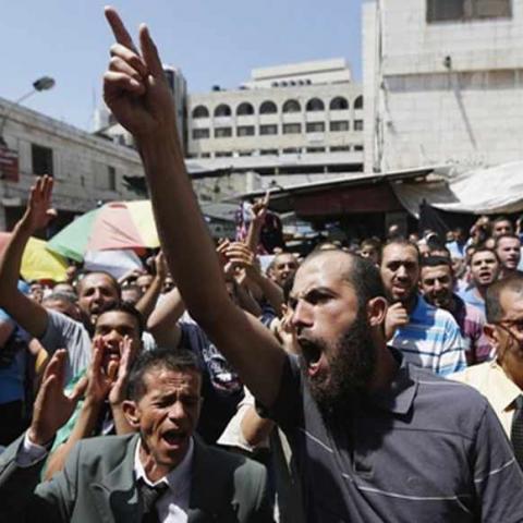 Palestinians shout slogans during a rally in solidarity with Egypt's deposed Islamist President Mohamed Mursi and in protest of the recent violence in Egypt organized by Hamas movement in the West Bank city of Ramallah, August 16, 2013. Deeply polarised Egypt braced for renewed confrontation on Friday after the Muslim Brotherhood called for a nationwide march of millions to show anger at a ferocious security crackdown on Islamists in which hundreds were killed.   REUTERS/Mohamad Torokman (WEST BANK - Tags: 