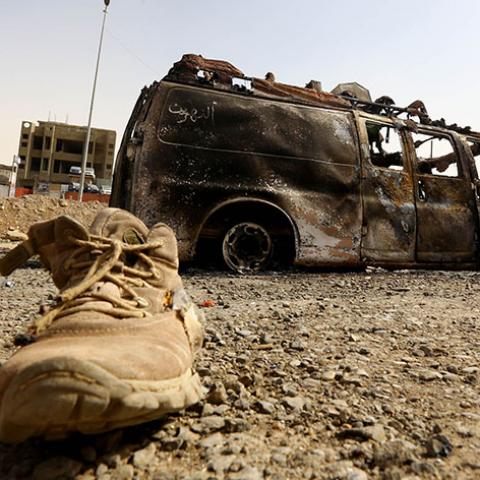 A burnt vehicle belonging to Iraqi security forces is pictured at a checkpoint in east Mosul, one day after radical Sunni Muslim insurgents seized control of the city, June 11, 2014. Sunni insurgents from an al Qaeda splinter group extended their control from the northern city of Mosul on Wednesday to an area further south that includes Iraq's biggest oil refinery in a devastating show of strength against the Shi'ite-led government. REUTERS/Stringer (IRAQ - Tags: CIVIL UNREST POLITICS TPX IMAGES OF THE DAY 