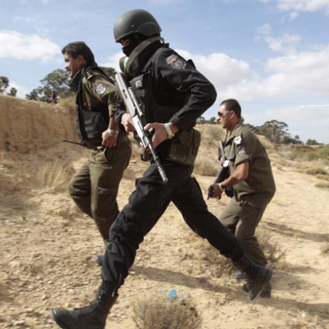 Tunisian police run as they patrol a mountain in Kasserine October 23, 2014. The Chaambi, Saloum and Sammama mountains bordering with Algeria have become a refuge for militant groups over the past two years, turning Kasserine into a military barracks encircled by roadblocks to curb attacks. Picture taken October 23. To match story TUNISIA-ELECTION/ REUTERS/Zoubeir Souissi (TUNISIA - Tags: POLITICS CIVIL UNREST) - RTR4BK91