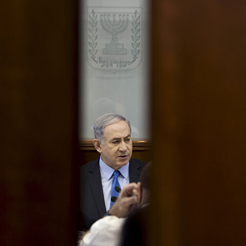 Israel's Prime Minister Benjamin Netanyahu attends the weekly cabinet meeting at his office in Jerusalem July 12, 2015. REUTERS/Abir Sultan/Pool - RTX1K1VR