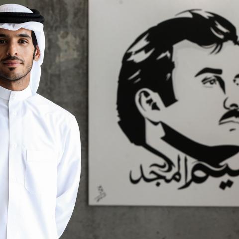 Qatari artist Ahmed Bin Majed Al-Maadheed stands next to his painting of Qatari Emir Tamim bin Hamad al-Thani titled "Glorious Tamim" at a gallery in Doha on July 28, 2017.  
Maadheed's painting of the Qatari Emir has been spread widely on social media since Saudi Arabia, Bahrain, the United Arab Emirates and Egypt broke ties with Qatar on June 5, transforming the artist into a star.  / AFP PHOTO / STRINGER / RESTRICTED TO EDITORIAL USE - MANDATORY MENTION OF THE ARTIST UPON PUBLICATION - TO ILLUSTRATE THE 