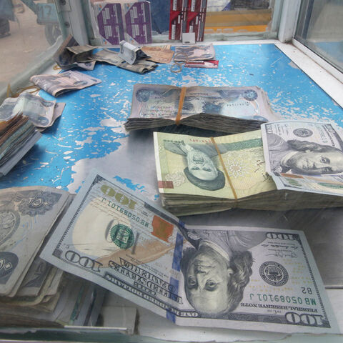 Iranian rials, U.S. dollars and Iraqi dinars are seen at a currency exchange shop in Basra, Iraq November 3, 2018. Picture taken November 3, 2018. REUTERS/Essam al-Sudani - RC1645948610