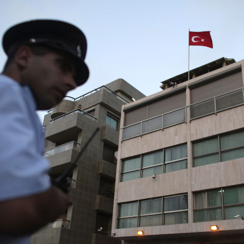 An Israeli police officer stands outside the Turkish embassy in Tel Aviv August 17, 2010. A Palestinian man known to Israeli police was shot and wounded by Turkish embassy security guards on Tuesday after breaking into the mission in Tel Aviv and holding hostages. REUTERS/Nir Elias (ISRAEL - Tags: POLITICS CIVIL UNREST) - GM1E68I0AH701