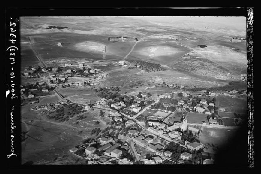 An aerial view of Jerusalem from 1931 shows the Sheikh Jarrah Quarter, close to the northern city limits. (Library of Congress)