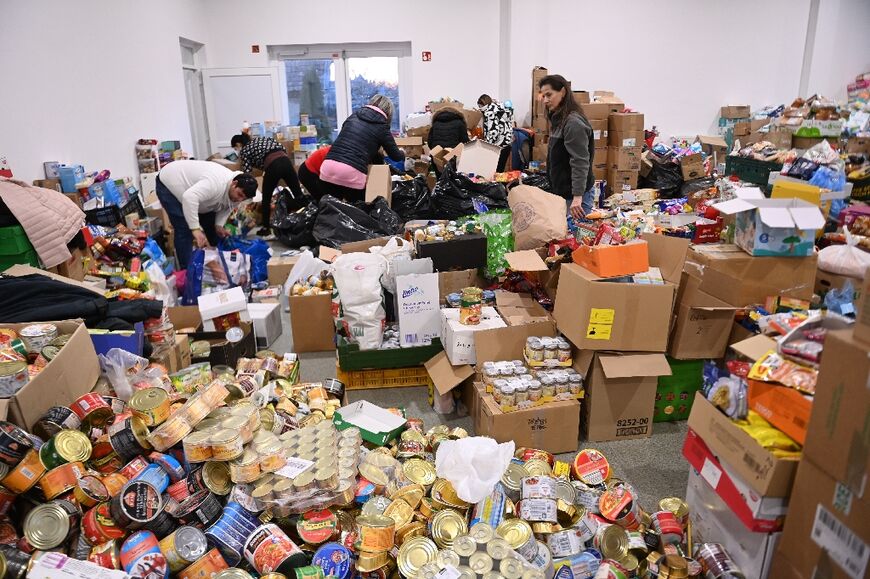 With bowls of goulash, offers of free lodging and rides to Budapest, Hungarians have rushed to the Ukrainian border to help refugees fleeing the Russian invasion